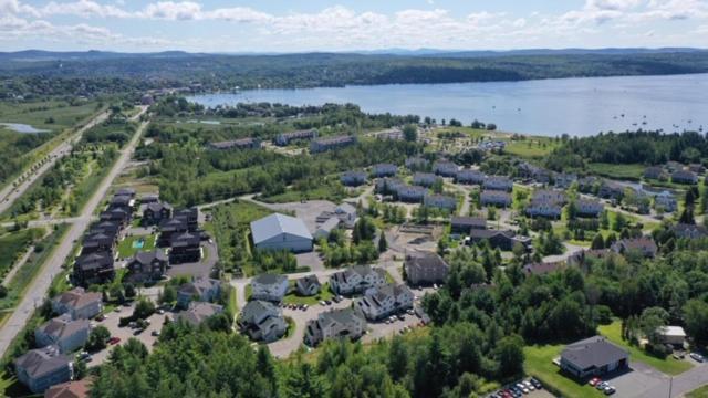 Condo Entre Ville/Nature Magog Buitenkant foto